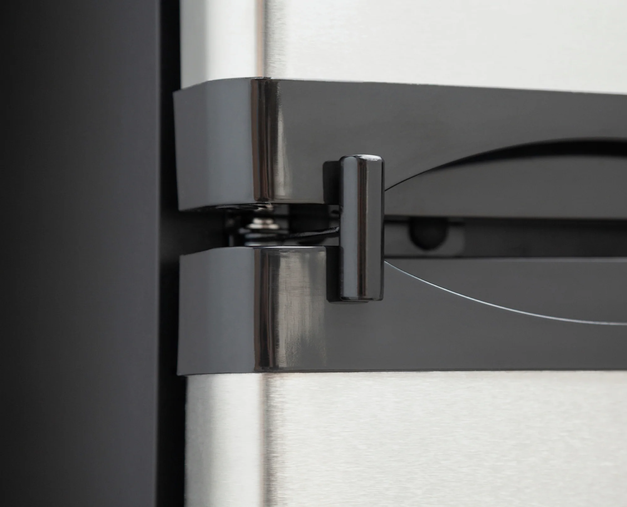 Bushman DC190L 12/24v Upright Fridge/Freezer 190L Black - Image 5