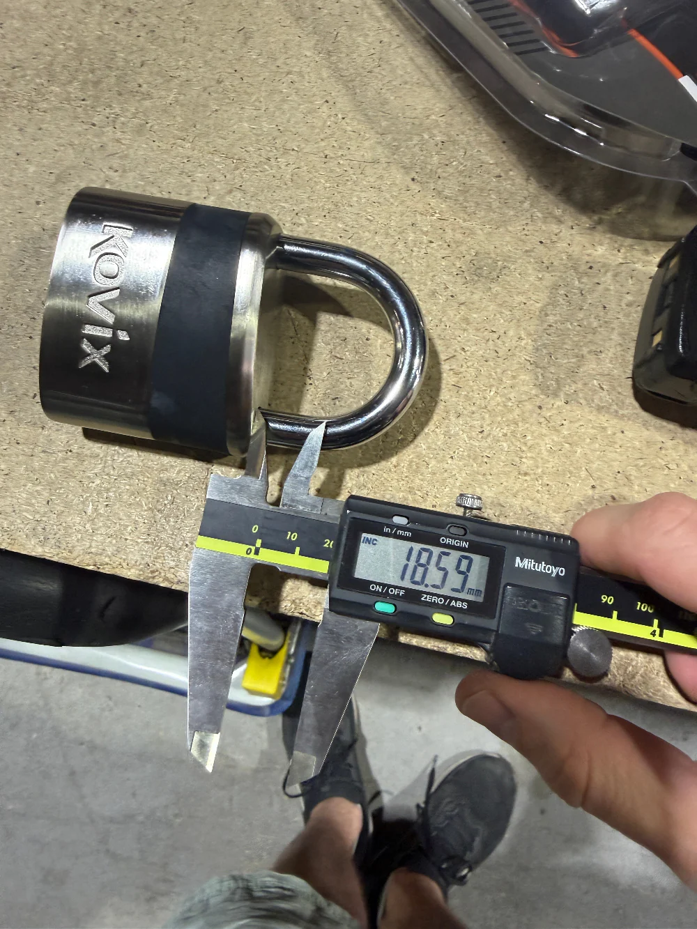 Kovix Alarmed Padlock 10mm - Image 5