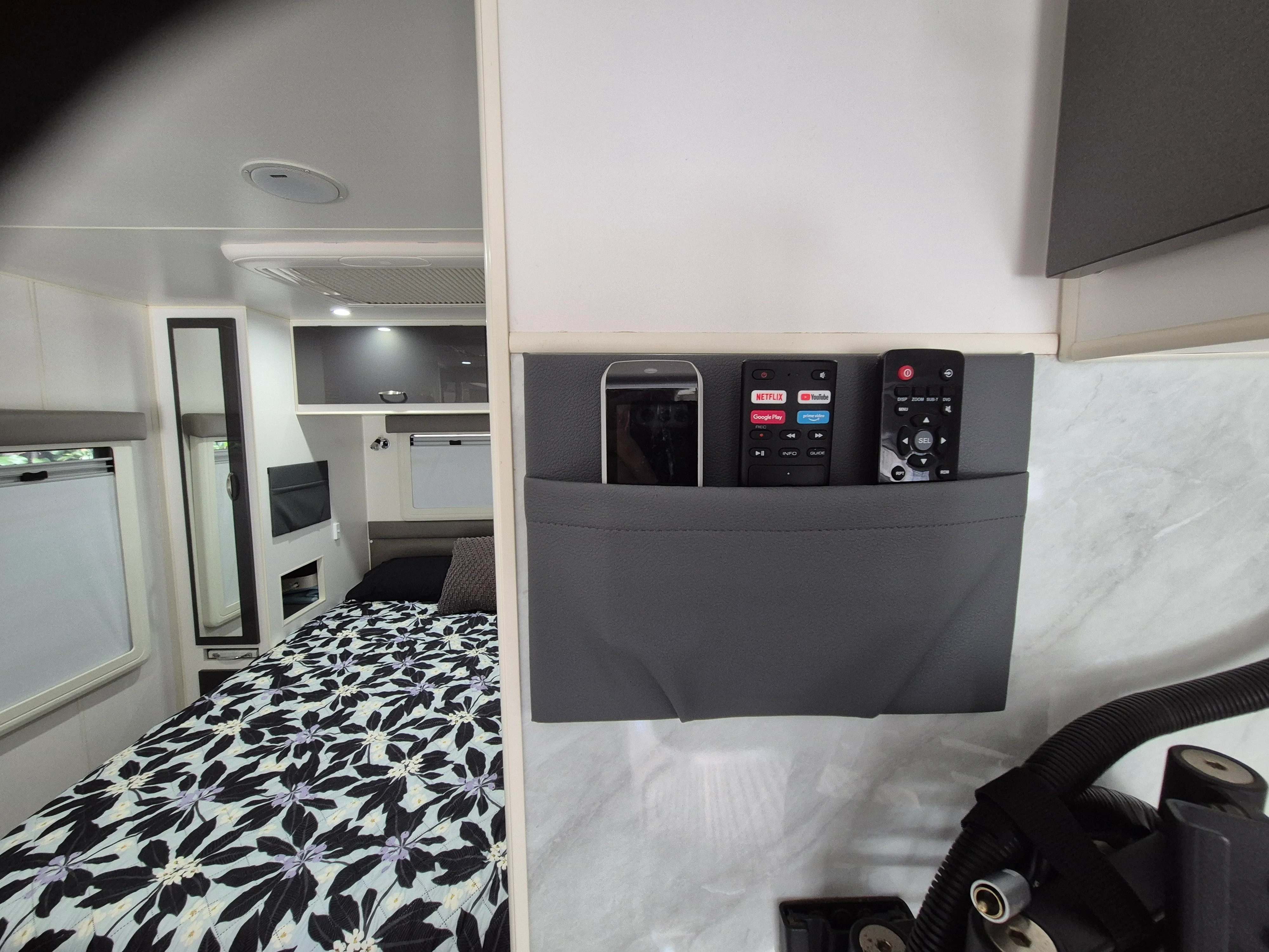 Vinyl Caravan Wall Storage Pocket - Image 8